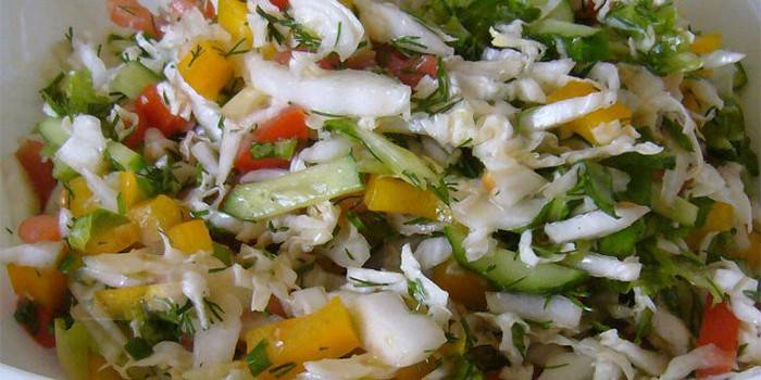 Салат з капустою і горошком - як смачно приготувати з білокачанної, кольоровий, савойської або пекінської
