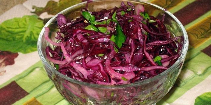Салат з червонокачанної капусти: як приготувати смачну страву