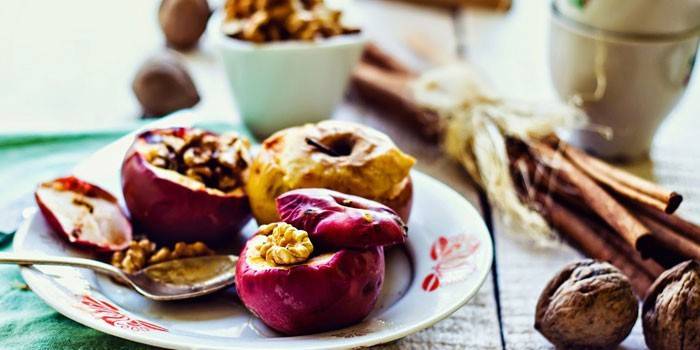 Печені яблука в духовці - користь і шкода фрукта