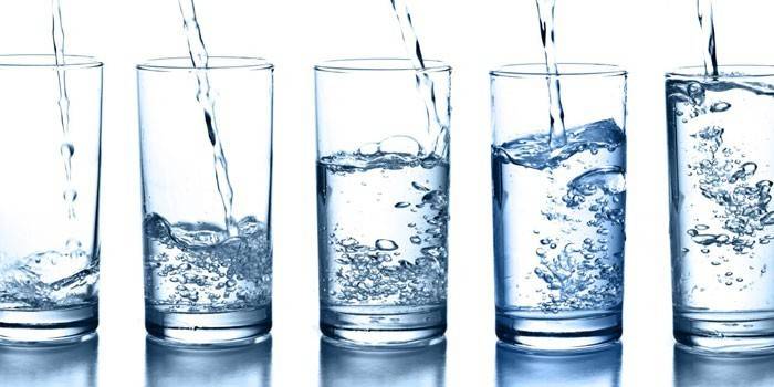 Питний режим при скиданні ваги: рекомендації споживання води і рідин для схуднення