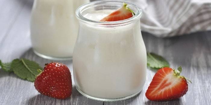 Можна їсти йогурти при схудненні - корисні властивості натуральних і низькокалорійних, результати дієти
