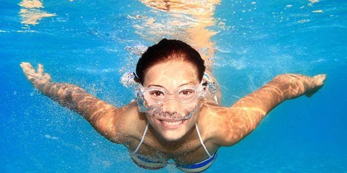 Як правильно плавати в басейні, щоб схуднути - види і програми тренувань для чоловіків і жінок