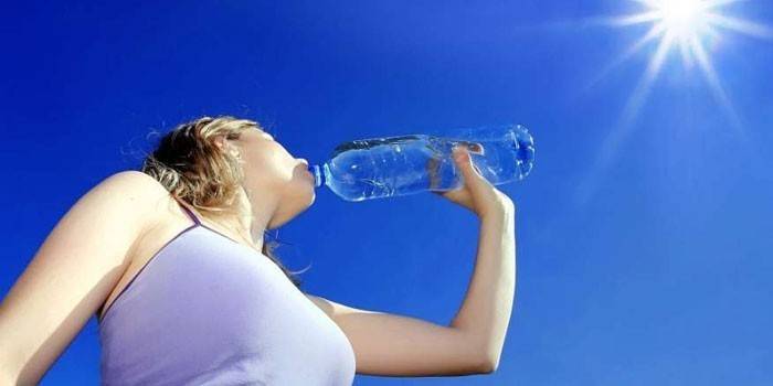 Вода при схудненні - скільки і навіщо потрібно пити, правильний питний режим